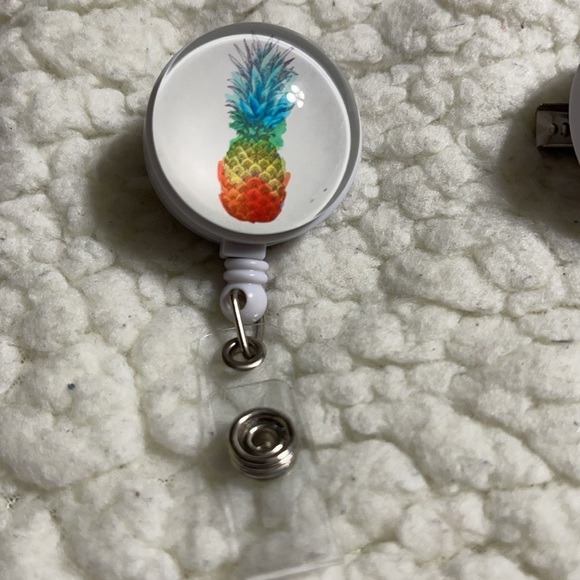 New pineapple lanyard clips - Picture 3 of 5